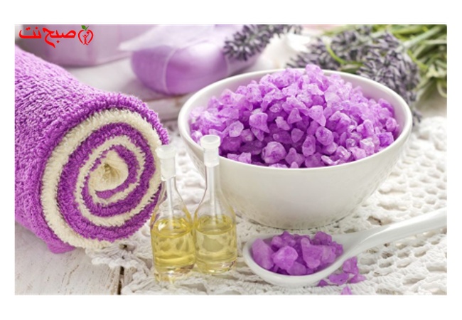 نمک درمانی یا هالوتراپی یک روش درمانی طبیعی است که در آن بیمار ذرات ریز نمک خشک را استنشاق میکند.