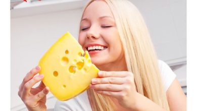 چگونه با ماست یک پنیر خانگی خوشمزه و بافت‌دار درست کنیم؟